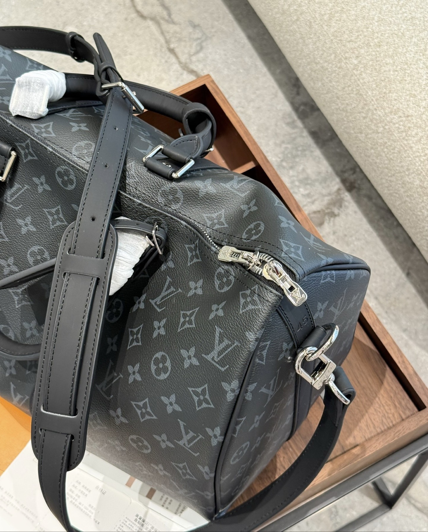 Túi trống du lịch Louis Vuitton LV Đen họa tiết hoa vân logo LV full size 50cm Like Auth Fullbox phụ kiện PLD